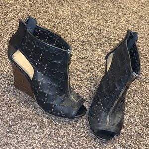 Black wedge heels